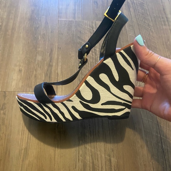 Ralph Lauren Zebra Heels! - Picture 1 of 4